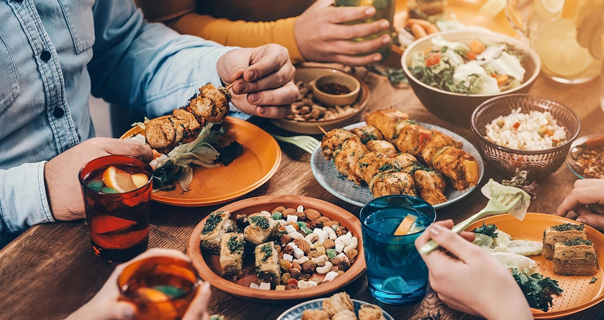 ¿Qué hacer para no comer en exceso en las fiestas?